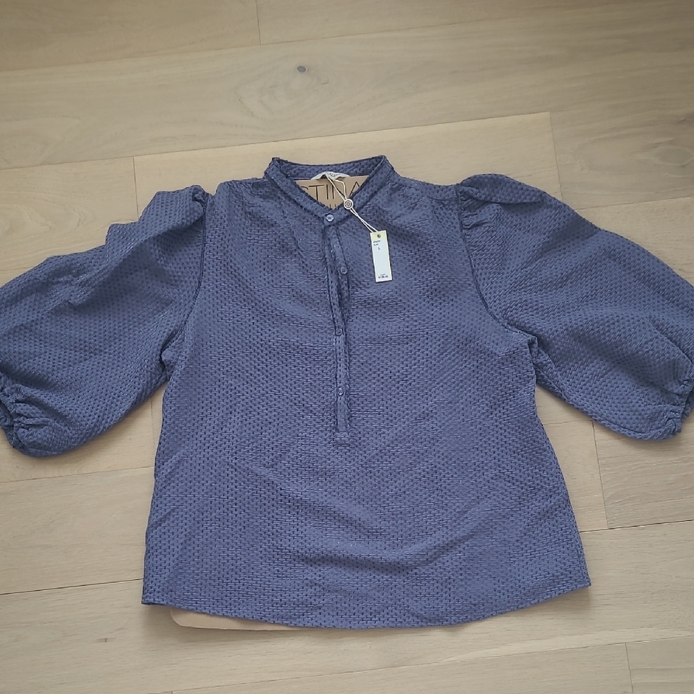 NWT Max Studio London Slate Blue Textured Puff Sleeve Blouse. Size L